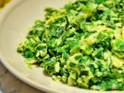 Bếp Eva - Loại lá mệnh danh là "rau của thận", lại còn tốt cho gan, đem xào với trứng được món siêu rẻ mà ngon bổ