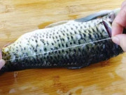 Bếp Eva - Cá rất tanh nhưng chỉ cần rút sợi dây này thì mùi tanh mất ngay lập tức, tha hồ nấu đủ món ngon