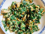 Bếp Eva - Lá này axit folic gấp 46 lần dưa chuột, giá rẻ bằng ½ rau muống, đem xào trứng vừa lạ miệng lại cực tốn cơm