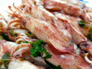 Bếp Eva - Cách luộc mực giòn ngon, căng mọng, đẹp mắt không bị dai khô, 10 người ăn 11 người khen tới tấp thi nhau xin bí kíp