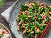 Loại lá mệnh danh là "rau của thận", lại còn tốt cho gan, đem xào thịt được món cực tốn cơm