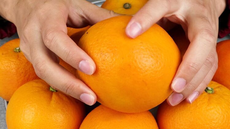 Mua cam nhìn vào chỗ này, thấy càng to chứng tỏ càng ngọt, chọn ngay kẻo hết - 3