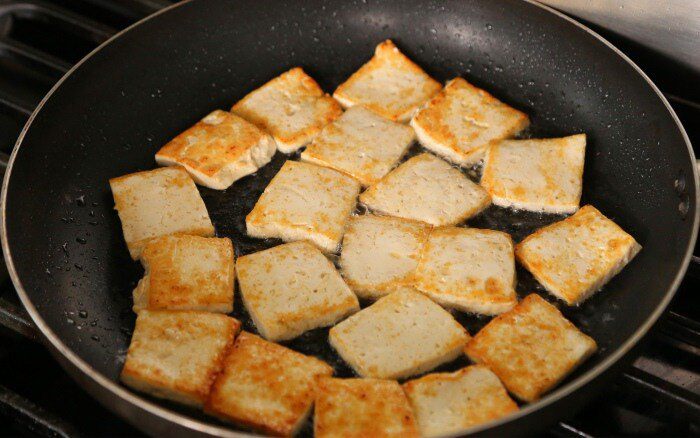 Rán đậu phụ đừng cho ngay vào chảo, thêm thứ này đậu vàng ươm, mềm trong giòn ngoài, béo ngậy - 2
