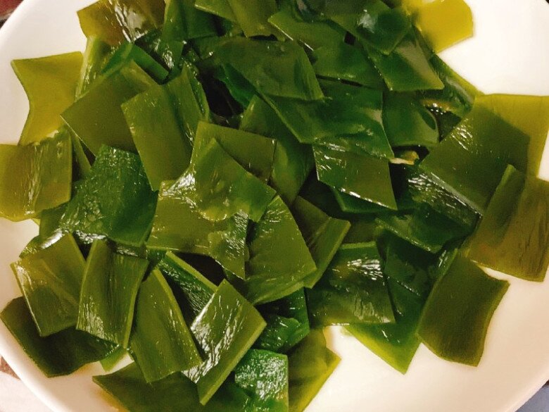 Rẻ như cho nhưng siêu giàu canxi, thứ này đem nấu canh với lá ở biển ngon bổ gấp nhiều lần - 1