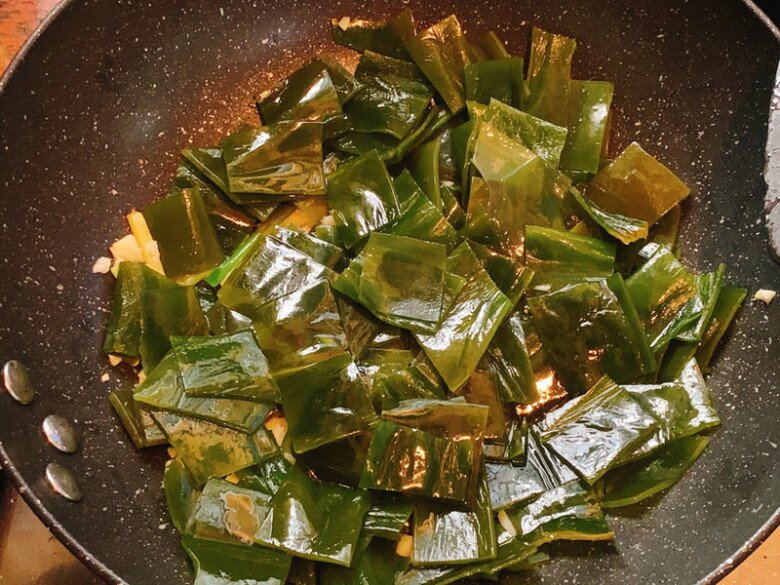 Rẻ như cho nhưng siêu giàu canxi, thứ này đem nấu canh với lá ở biển ngon bổ gấp nhiều lần - 5