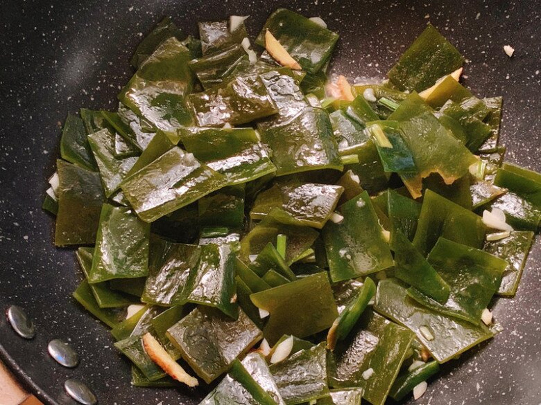 Rẻ như cho nhưng siêu giàu canxi, thứ này đem nấu canh với lá ở biển ngon bổ gấp nhiều lần - 6