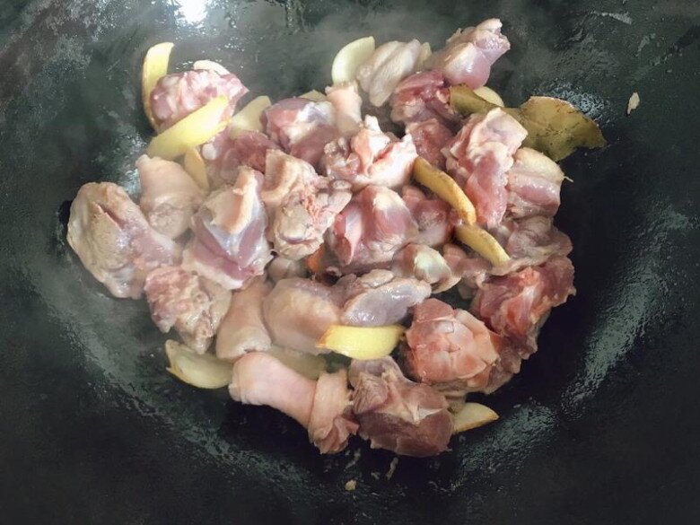 Thịt con này giá cực rẻ nhưng protein lại cao, đem kho bia được món trôi cả nồi cơm - 2