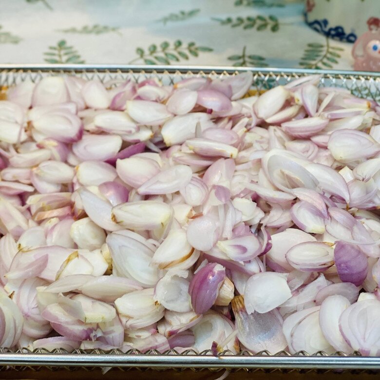 Tuyệt chiêu làm hành phi vừa giòn ngon lại thơm nức, để lâu không ỉu của mẹ đảm Sài Gòn - 4