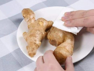 Gừng mua về vài hôm là héo, gói thêm thứ này vào, để lâu vẫn tươi như mới mua