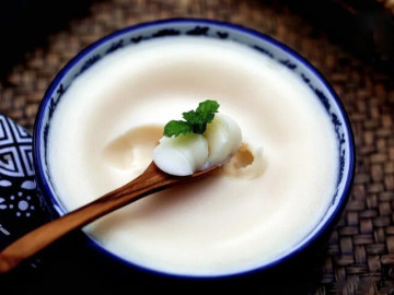 Rán mỡ lợn đừng cho luôn vào chảo, thêm bước nữa mỡ vừa trắng như tuyết lại thơm, để lâu không hỏng