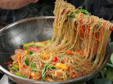 Xào miến đầu bếp mách 3 mẹo này, miến luôn ngon, tơi chẳng hề dính nát