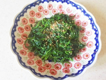 Lá này canxi gấp 2 lần sữa, đem xào rất ngon, giúp bổ tỳ, tiêu sưng nhưng ít người biết ăn