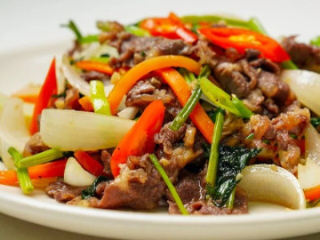 Xào thịt bò hay bị dai, lúc ướp nhớ cho những thứ này, thịt mềm ngon ngọt, từ già đến trẻ đều thích