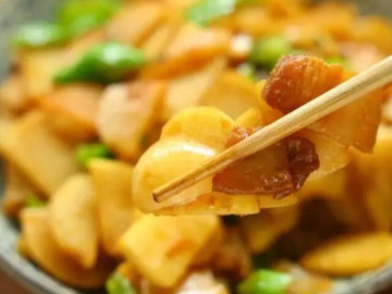 Củ này hàm lượng vitamin C còn cao hơn cả khoai tây, khoai lang! Rẻ - bổ - dễ nấu, chỉ vài phút là có ngay món xào ngon