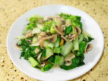 Loại rau giàu canxi đem xào với thứ này độ bổ dưỡng tăng lên nhiều lần, ai ăn cũng khen ngon