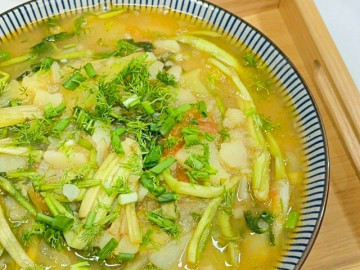 Cứ đến mùa rau cần lại "hot" món này, là đặc sản Thái Bình giờ chị em khắp nơi thi nhau nấu theo