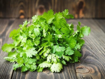 Mua nhiều rau mùi, đừng cho ngay vào tủ lạnh, thêm vài bước nữa để lâu vẫn tươi ngon tiết kiệm được cả đống tiền