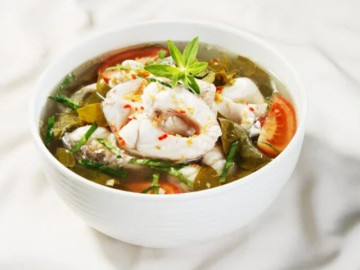 Bếp Eva - Nấu canh cá hay bị tanh, bếp trưởng tiết lộ: Chỉ cần làm theo bước này, canh lúc nào cũng thơm đến miếng cuối cùng