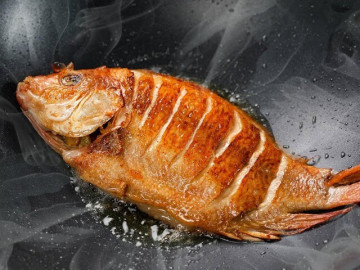 Bếp Eva - Cách rán cá ngoài giòn, trong mềm thịt ngọt không khô cứng lại chẳng bị nát