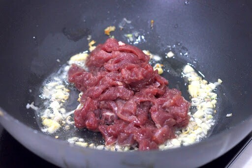 Xào thịt bò hay bị dai, lúc ướp nhớ cho những thứ này, thịt mềm ngon ngọt, từ già đến trẻ đều thích - 3