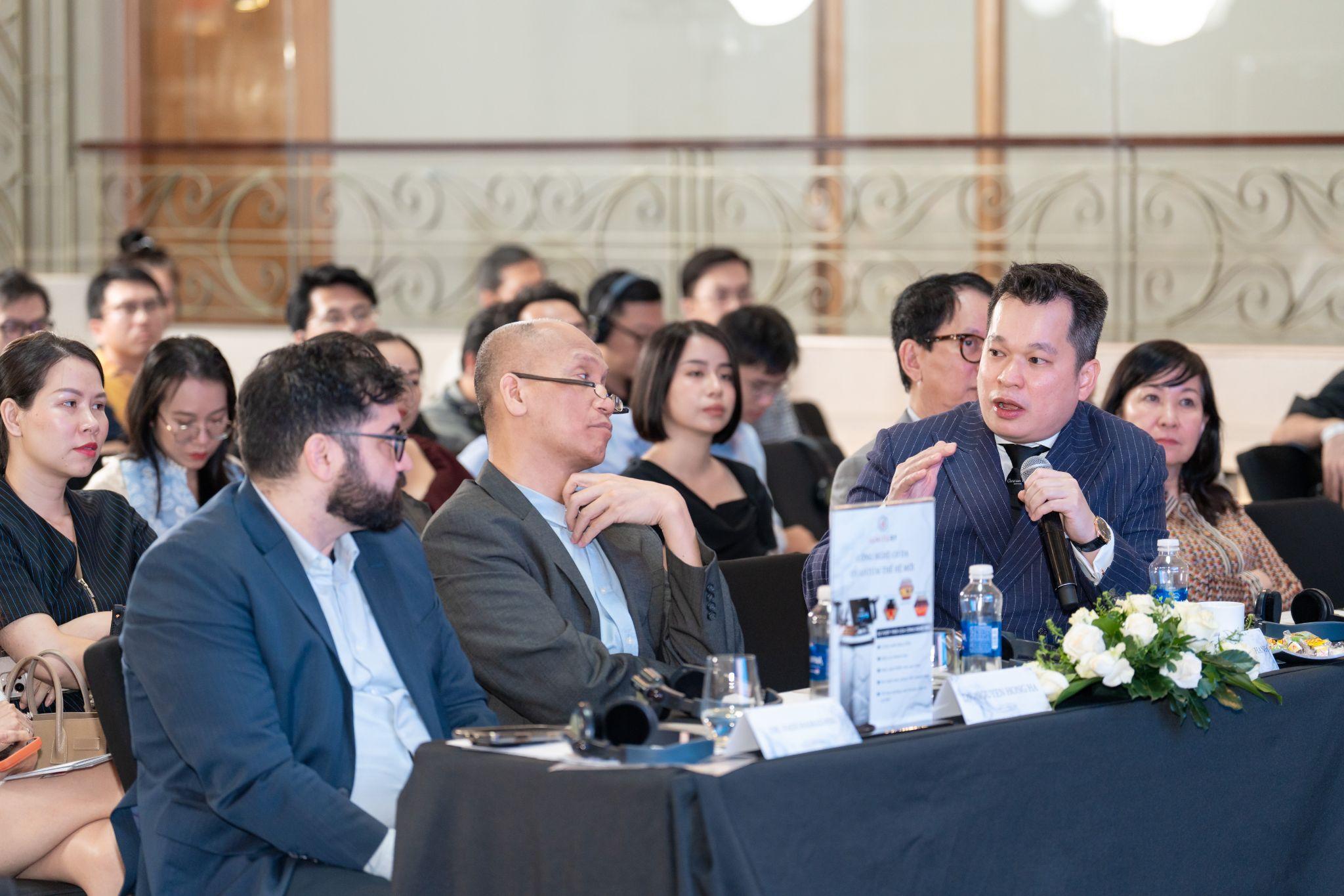 TS.BS Nguyễn Thiện Khanh chia sẻ tại hội nghị cùng Dr.Fadi Hamadani và PGS.TS Nguyễn Hồng Hà