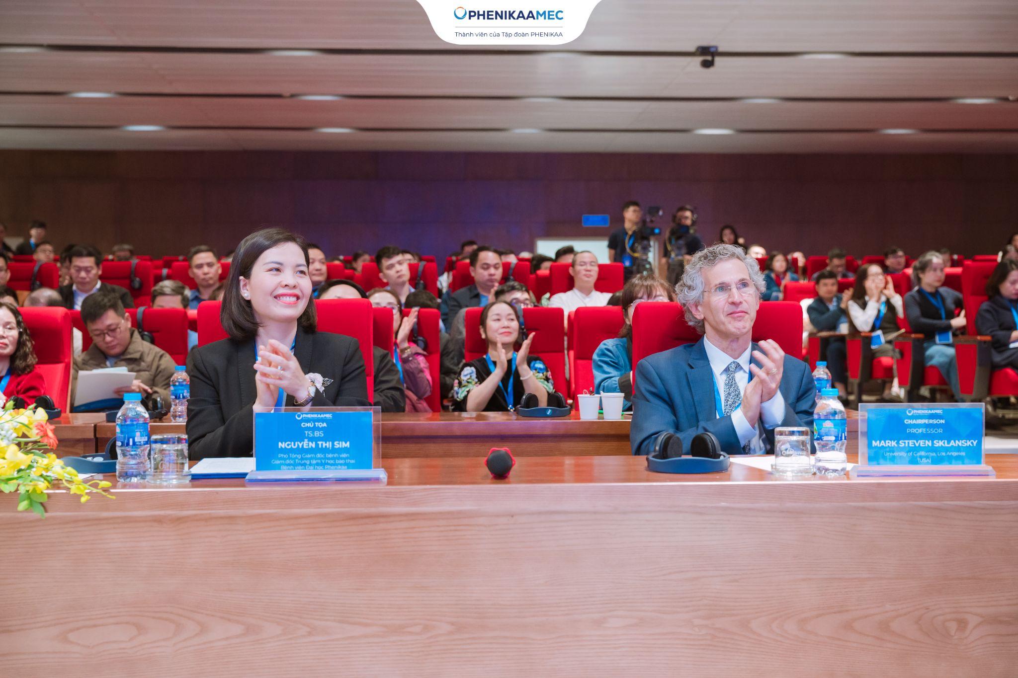 Hội thảo có sự tham gia của 300 bác sĩ đến từ các bệnh viện trên cả nước