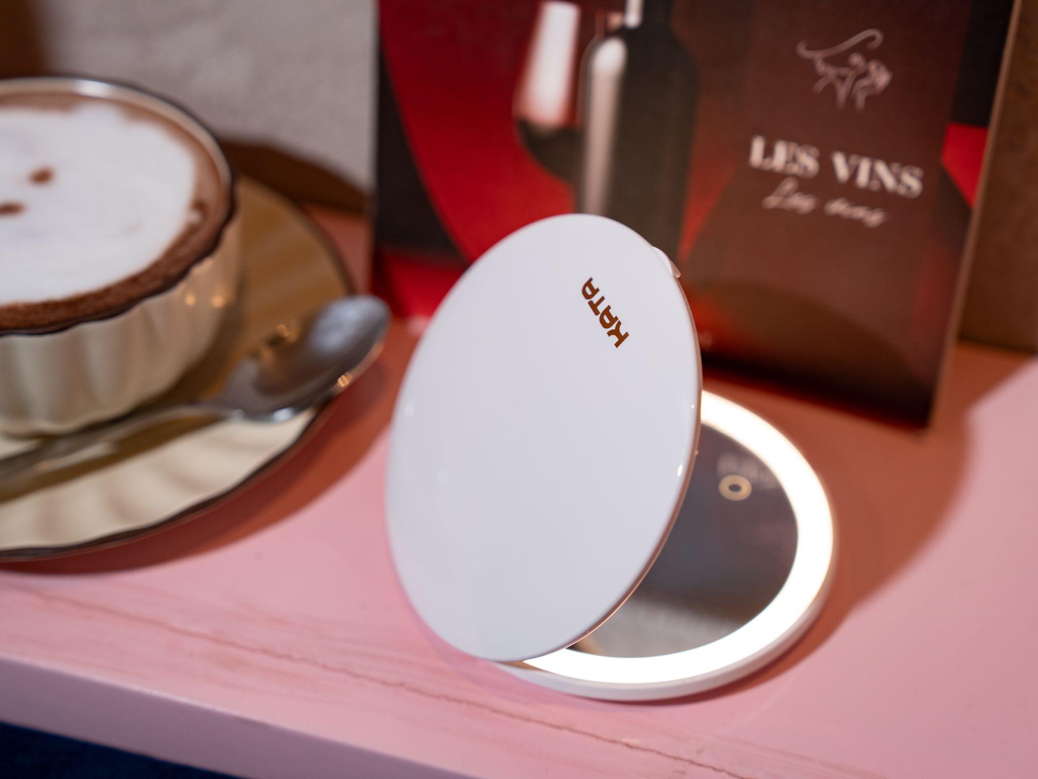 Gương trang điểm led KATA Miro O2 nổi bật với mặt gương cao cấp