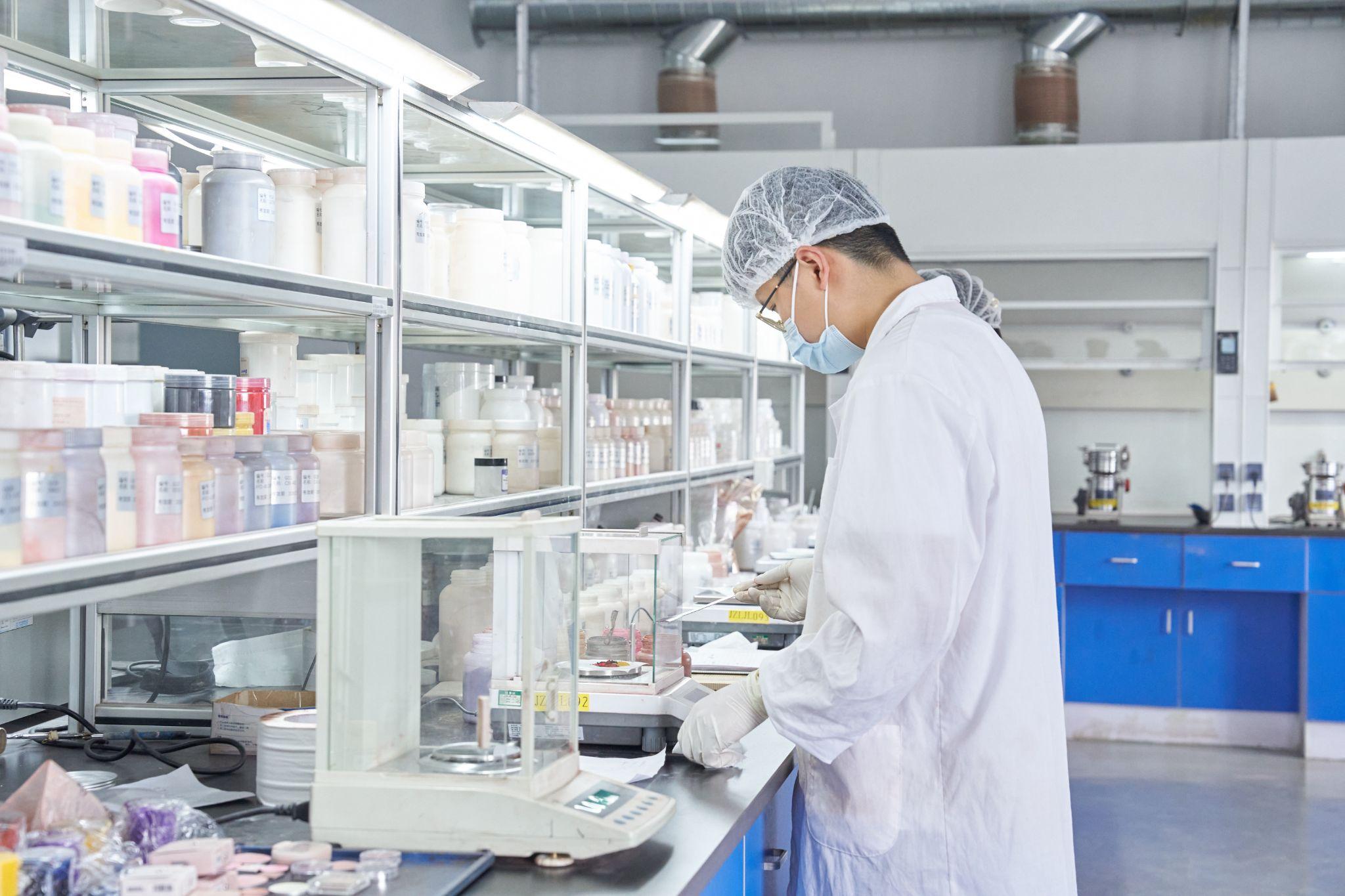 JOY GROUP - tập đoàn của Judydoll sở hữu hệ thống phòng lab Ramp;D nội bộ, nền tảng cho sự linh hoạt và đổi mới trong ngành làm đẹp.