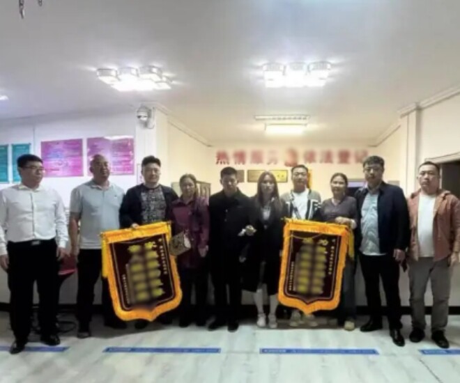 Gia đình Zhang Xiaofei gửi lời cảm ơn tới cảnh sát và các tình nguyện viên.