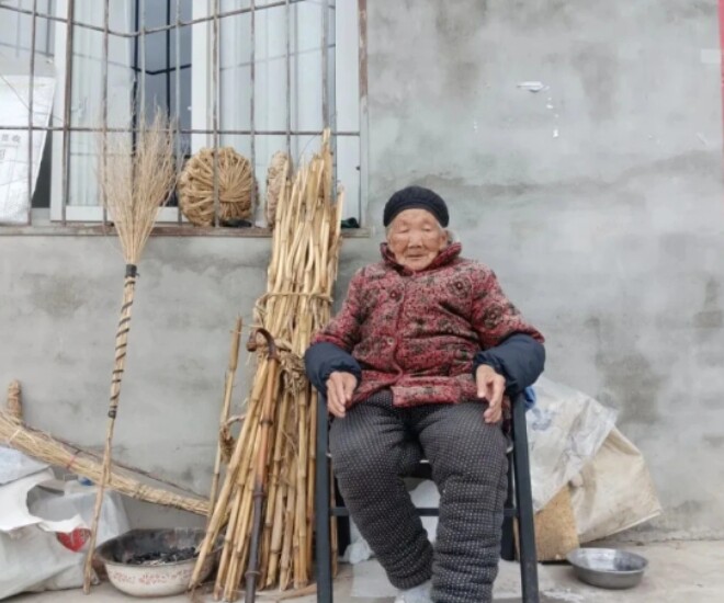 Cảm động người mẹ 5 con chưa một lần sinh nở: “Mẹ có một miếng ăn, sẽ không để con thiếu một miếng” - 1