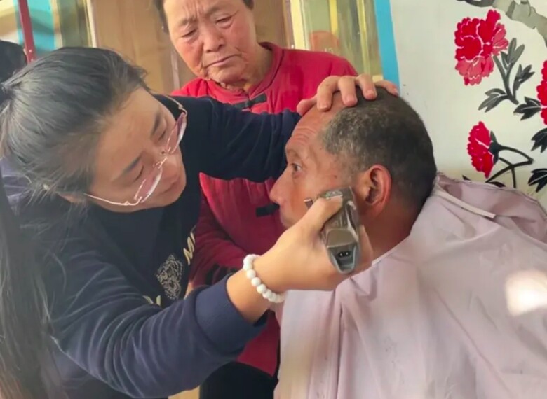 Coi chú chồng liệt não như người thân ruột thịt, nàng dâu 18 năm quyết bón cơm từng thìa gây xúc động - 2