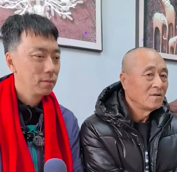 Cha ruột vẫn nghĩ con sống cùng mẹ, chẳng ngờ 33 năm sau gặp nhau trong nước mắt - 2