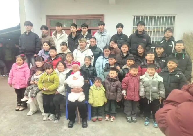 Cụ bà 115 tuổi mỗi bữa cơm phải có một ly rượu, sống trong tình yêu thương của hơn 100 người con cháu - 2