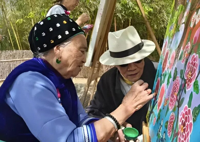 Cụ bà 78 tuổi lần đầu cầm cọ, 92 tuổi trở thành amp;#34;kỳ tích của nghệ thuật nông dânamp;#34;, tác phẩm được khắp nơi săn đón - 3