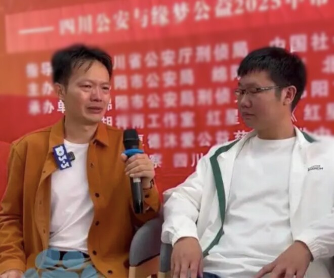 Hai anh em trong ngày đoàn tụ sau 36 năm xa cách. 