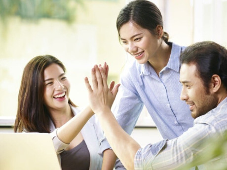 Eva tám - Trắc nghiệm: Bạn đang ứng xử khéo léo nơi công sở hay là nhún nhường quá mức?