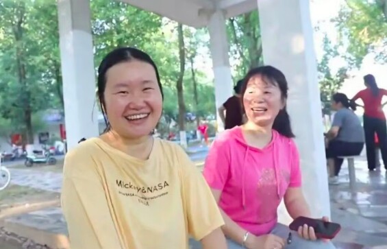 Yang cười vui vẻ bên người phụ nữ chưa bao giờ bỏ cuộc vì mình.