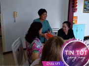 Đưa cha mẹ đến nhà bạn gái hỏi cưới, chàng trai rơi nước mắt trước hành động của mẹ vợ tương lai