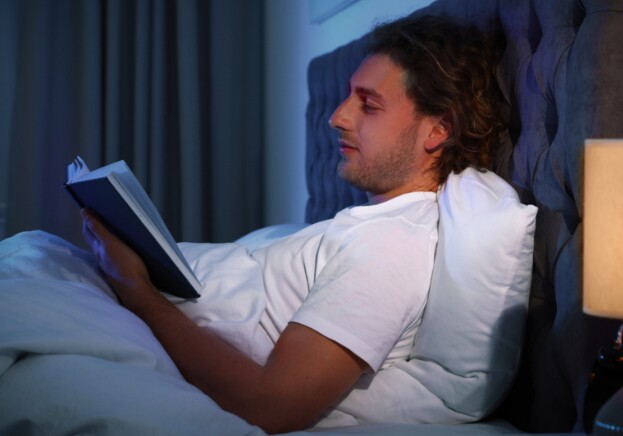 Những người đọc sách trước khi ngủ mỗi đêm sở hữu 9 đặc điểm đáng nể này - 2