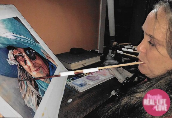 Sara Jane Parsons bên giá vẽ.