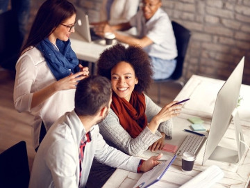 Eva tám - Nghe sếp khen "bạn vất vả rồi", người EQ cao sẽ không bao giờ đáp "không có gì"