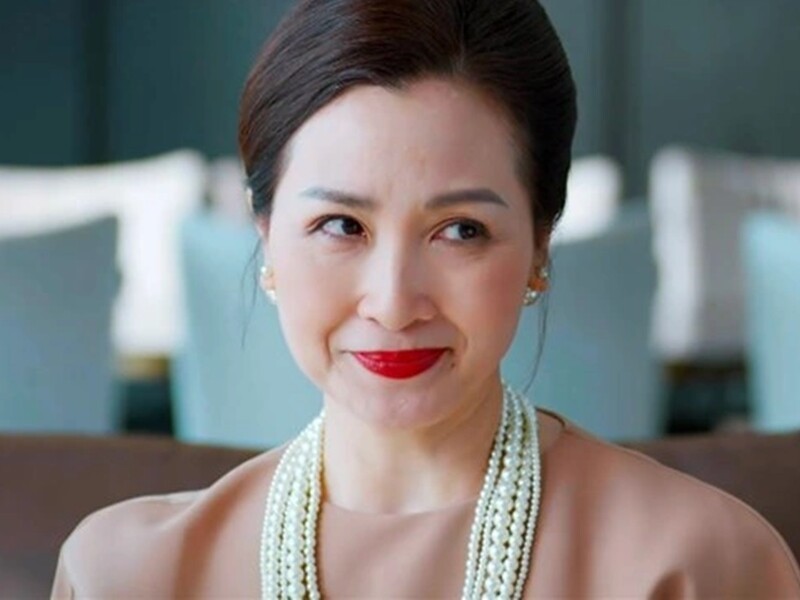 Trong bộ phim truyền hình “Gió ngang khoảng trời xanh”, nữ diễn viên Khánh Huyền đảm nhận vai bà Lý - Phó Chủ tịch Hội đồng quản trị một trường quốc tế, người phụ nữ sang trọng, quyền lực nhưng nổi tiếng khó tính.