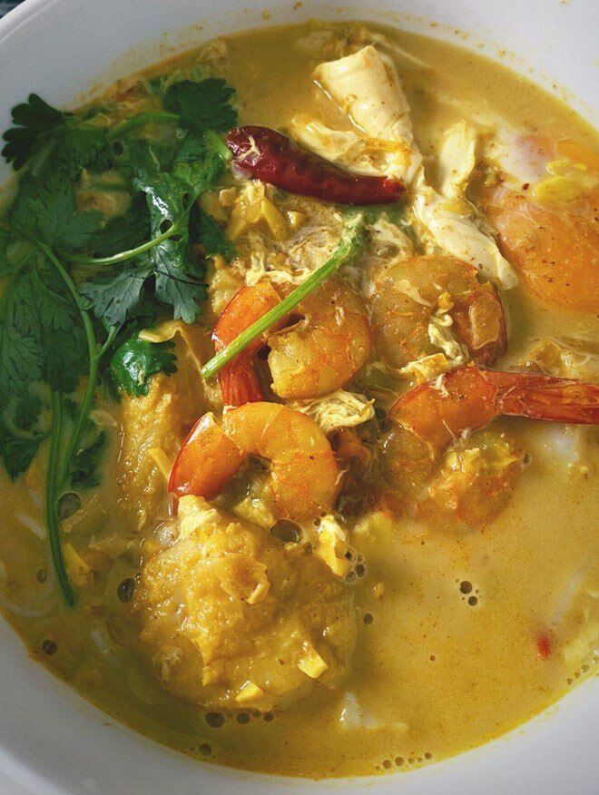 Đặc biệt, Linh Rin còn thể hiện sự tinh tế khi nấu món mì sotanghon hải sản (món ăn của quê hương Philippines) cho ông xã Phillip Nguyễn, người mang hai dòng máu Việt - Philippines.