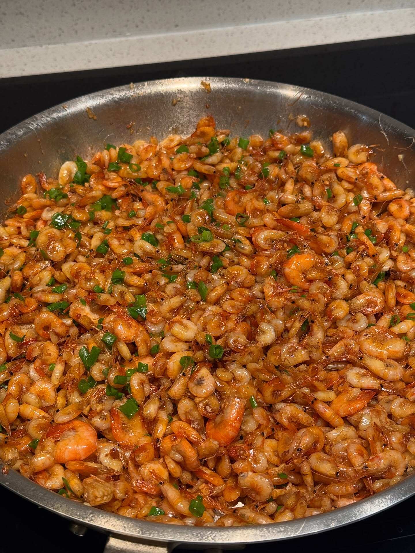 Khán giả theo dõi Tăng Thanh Hà thường xuyên được chiêm ngưỡng những bữa cơm gia đình giản dị nhưng tinh tế mà cô tự tay chuẩn bị. Sở trường của cô là những món ăn dân dã, dễ làm nhưng lại vô cùng bắt cơm như tép nhảy mỡ hành, tép rang khế.