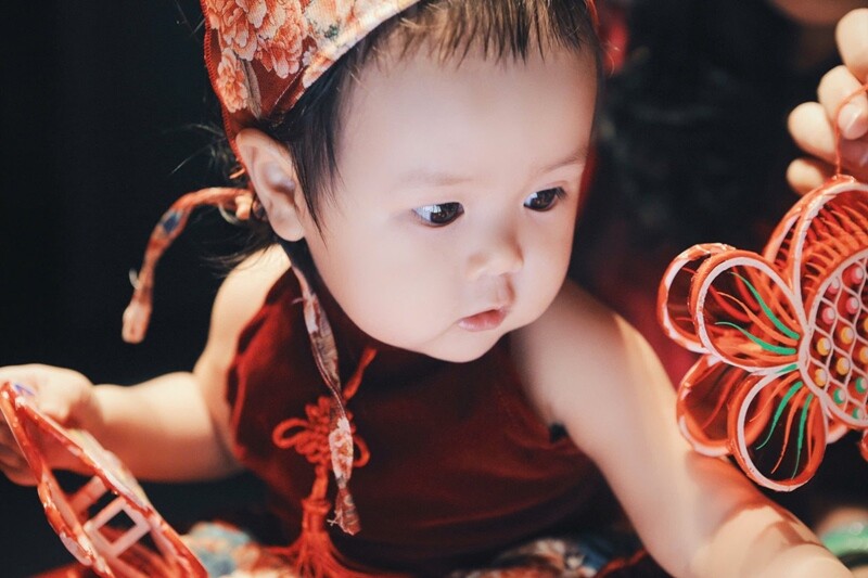 Trung thu đầu tiên của bé Bao Bao - cháu ngoại NSND Thanh Lam và nhạc sĩ Quốc Trung đã trở thành một đêm hội đặc biệt và đáng nhớ không chỉ với em bé, mà với cả đại gia đình nghệ thuật nổi tiếng. 
