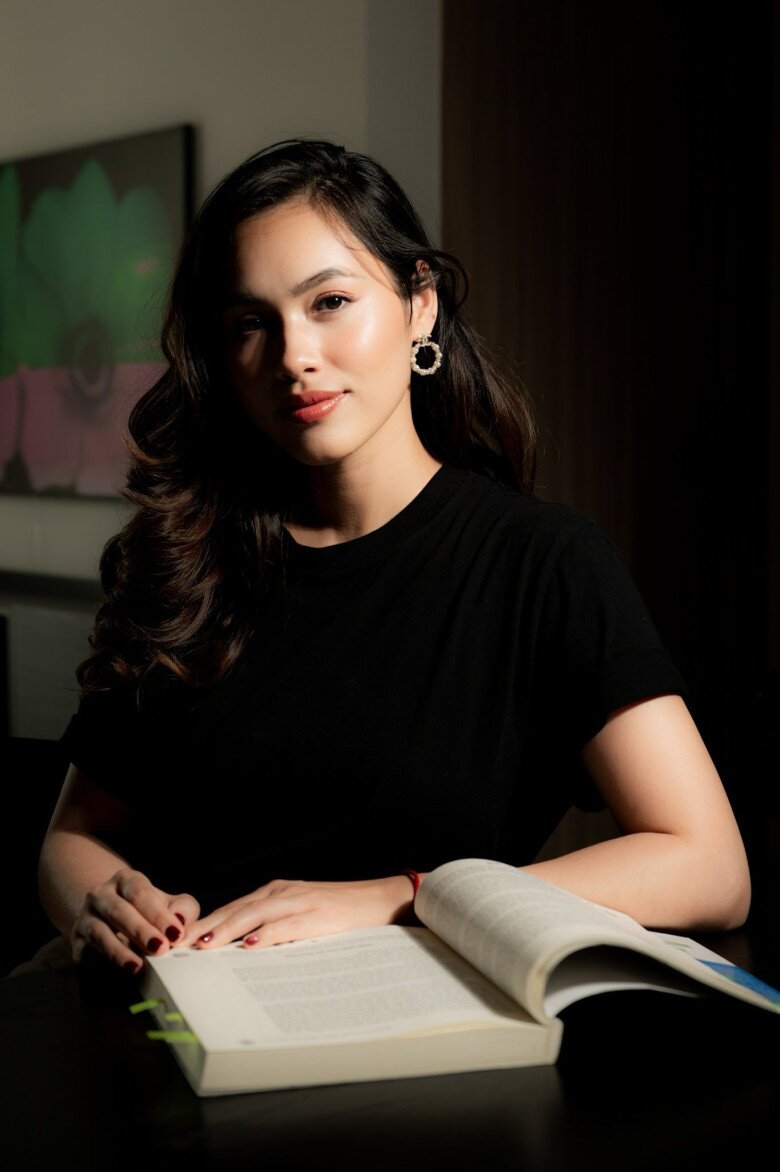 Còn trong nước, cô sắm một căn hộ cao cấp cho con gái. Nhiều người hỏi vị trí của khu nhà, cô cho biết cơ ngơi nằm gần hồ bán nguyệt - Phú Mỹ Hưng, TP HCM.