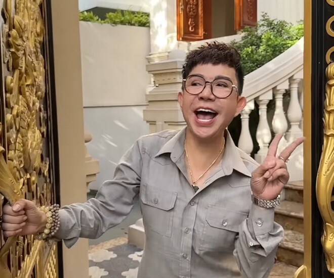 Long Nhật sinh sống cùng vợ chồng em gái và em trai trong căn biệt thự sang trọng tại TP HCM. Cơ ngơi không chỉ rộng rãi mà còn cực kỳ tiện nghi, không thiếu thứ gì.