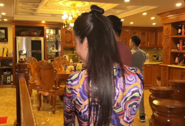 Biệt thự hàng trăm tỷ của em gái ruột Long Nhật ở khu nhà giàu, hoành tráng từ cái cổng đến sân thượng - 11