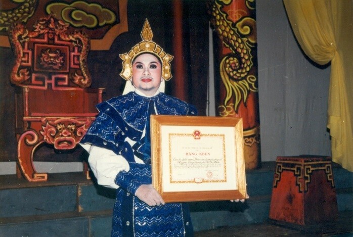 Nghệ sĩ Đức Lợi đoạt HCV tại Hội diễn sân khấu cải lương chuyên nghiệp toàn quốc 1995.