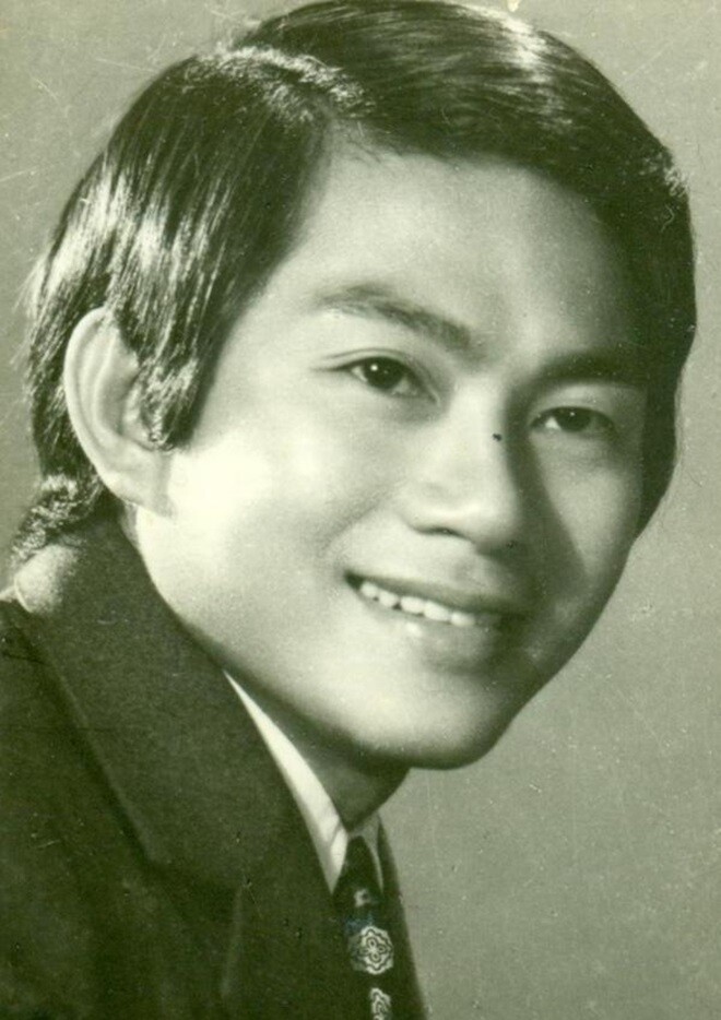 Nam nghệ sĩ khi còn trẻ.